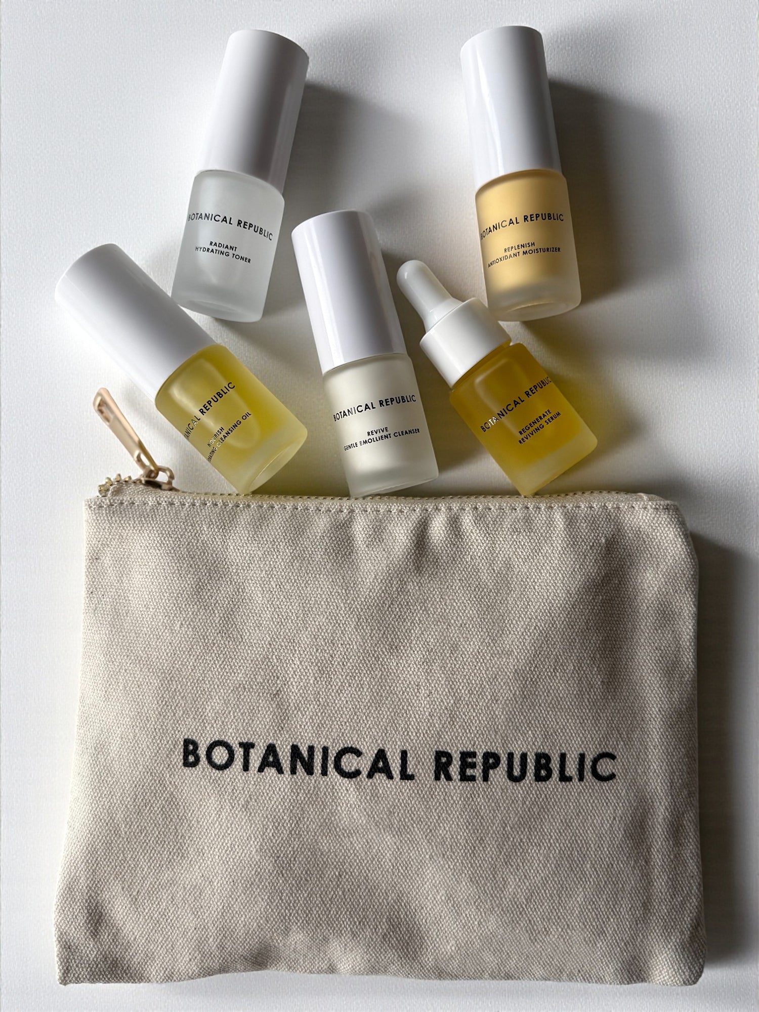 TRAVEL ESSENTIALS KIT